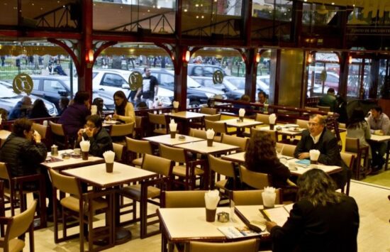 Economista Afirma que no Habrá Recuperación de Restaurantes Mientras no se Supere Crisis Sanitaria