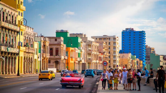 Cuba Ofrece Vacunar contra el COVID a Todos sus Turistas