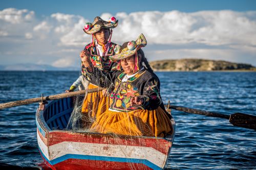 Mincetur y Promperú Celebraron Día Mundial del Turismo a Orillas del Lago Titicaca