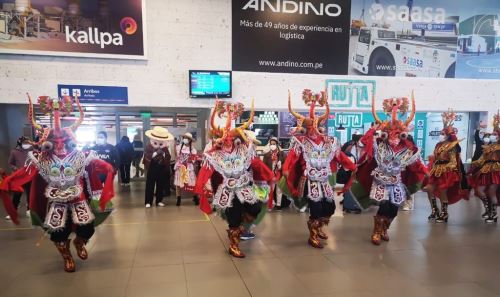 Día del Turismo: Con Danzas Típicas Arequipa Recibió a Turistas