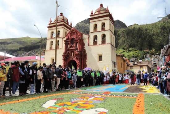 Semana Santa: Huancavelica Muestra sus Templos Barrocos y lo Mejor de su Gastronomía