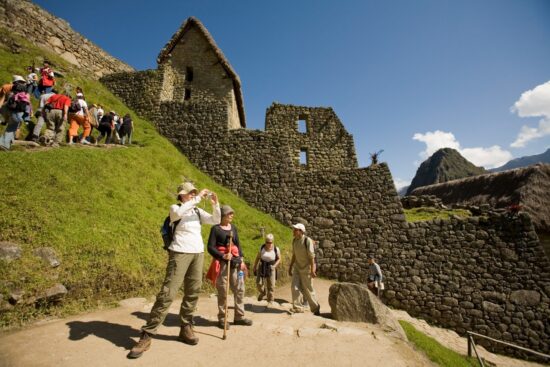 Mincetur Coordina Medidas para Salvaguardar Integridad de Turistas en Machu Picchu