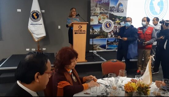 Blanca Chávez Destaca Labor de exministra Rocío Barrios en Almuerzo de Camaradería