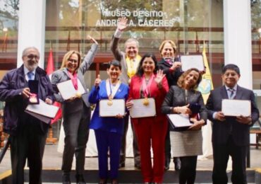 Municipalidad de Miraflores Condecoró a Presidenta de Ahora Perú