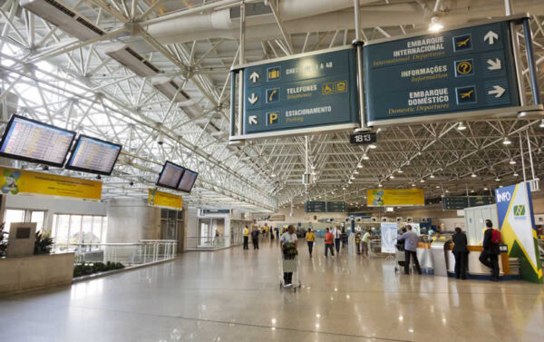 Brasil Vuelve a Imponer el uso de Mascarillas en Aeropuertos y Aviones