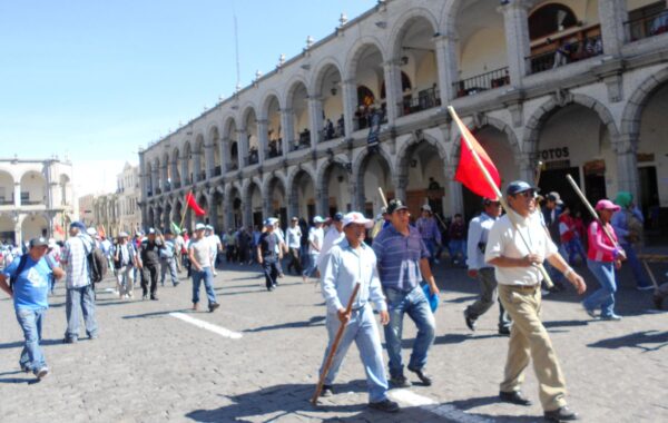 Ciudadanos de Puno y Cusco Viajan a Lima para Participar en la “Marcha de los 4 Suyos”