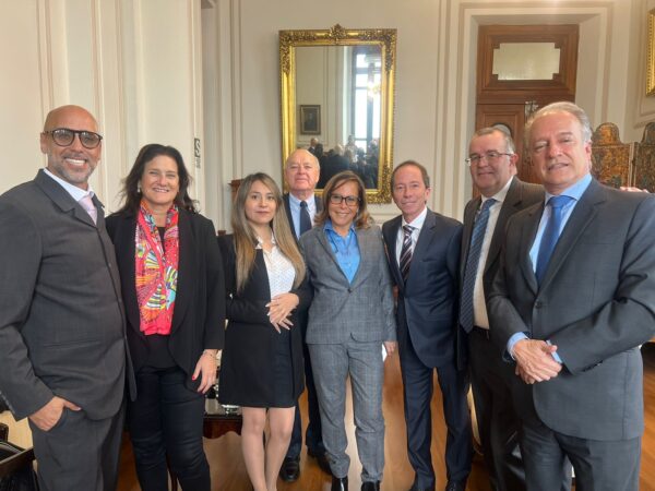 Congresista Hernando Guerra Recibió a Representantes de AHORA Perú