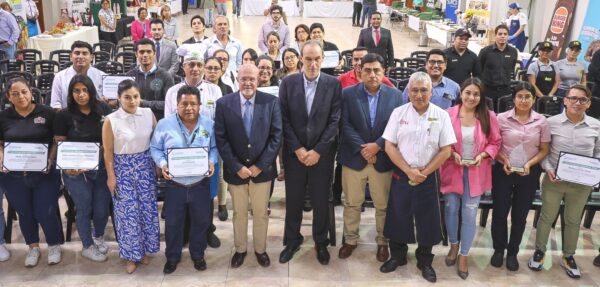 AHORA Perú Participó en Entrega de Certificado a 32 “Restaurantes Saludables” en Surco