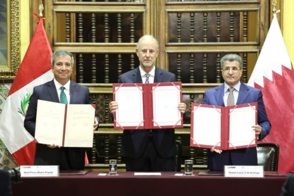 Perú y Catar Firman Acuerdo de Servicios Aéreos a Favor del Turismo