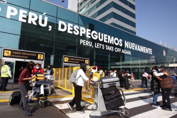 Aeropuerto Jorge Chávez con más de 400 Taxistas Informales