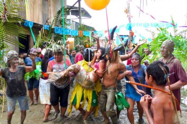 Iquitos: Pobladores y Turistas Disfrutan de Festejos por el Carnaval Amazónico