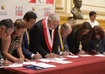 Inician a Recolección de Firmas para Eximir de Visa a Peruanos que Viajen a EE.UU