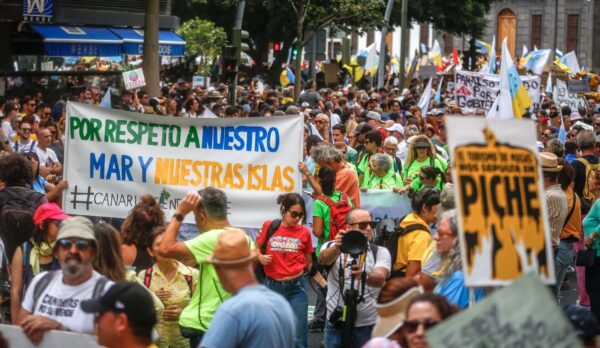 Protestas Multitudinarias en las Islas Canarias contra el Turismo de Masas