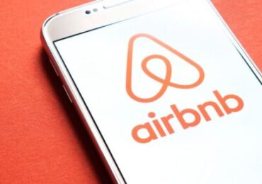 Airbnb Limita Reservas a Grupos de un Máximo de 16 Personas por Hospedaje