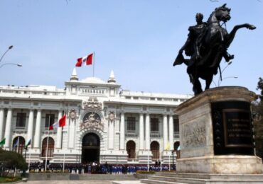 Congresistas Plantearán Ley para Eliminar Decreto que Vuelve Laborable el Feriado del 8 de Octubre