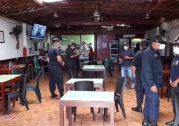 Policía Nacional Interviene Restaurantes Informales en Chimbote por Atender en Salón