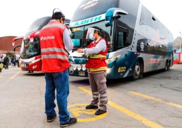 Mayores de 50 años Deben Acreditar Tercera Dosis para Viajar