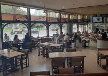 Reducción de Toque de Queda en Lima Permitirá a Restaurantes Recuperar Ventas (Andina)