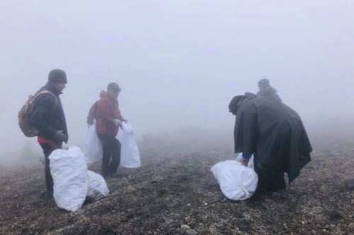Limpian Zona de Ascenso al Volcán Misti