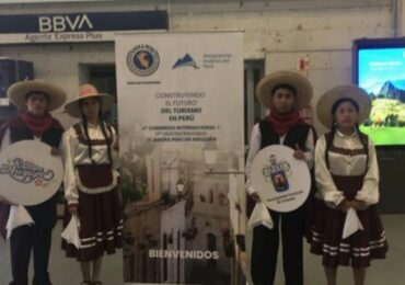 Expositores e Invitados al Congreso de AHORA Perú en Arequipa Fueron Recibidos con Música y Baile