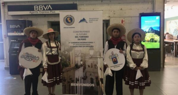 Expositores e Invitados al Congreso de AHORA Perú en Arequipa Fueron Recibidos con Música y Baile