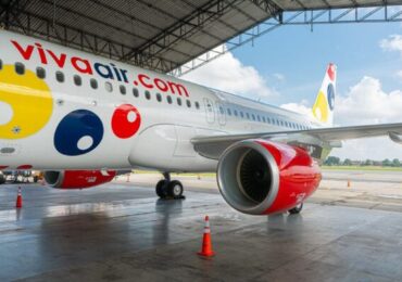 Pasajeros Viva Air Varados en Aeropuerto de Lima Tras Suspensión de Operaciones