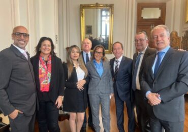 Congresista Hernando Guerra Recibió a Representantes de AHORA Perú