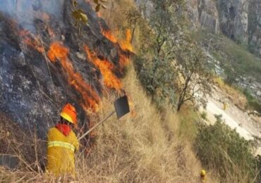 Continúa Incendio Forestal en Zona de Amortiguamiento de Machu Picchu