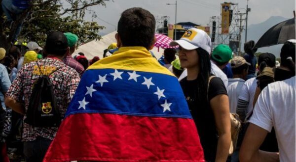 Venezolanos Presentarán Visa y Pasaporte para Ingresar al Perú