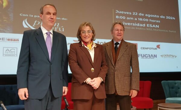 Viceministra Burns Felicitó a AHORA Perú por su VI Congreso Internacional