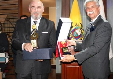 Apavit Reconoció a exdirectivos de AHORA Perú