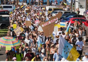 Miles de Personas Vuelven a Salir a la calle en Canarias contra el Turismo de Masas