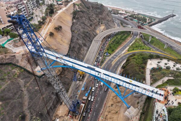 Puente Miraflores-Barranco: Vecinos Alzan su voz por Extrema Iluminación