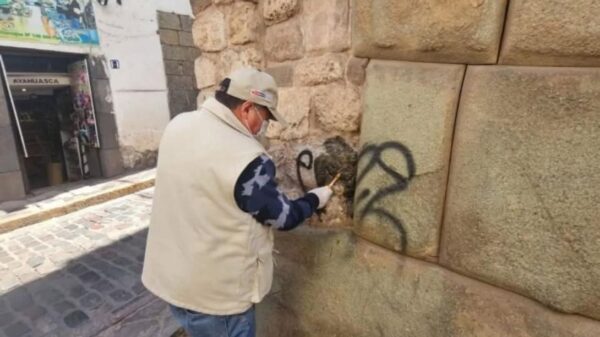 Liberan a Mujer que Pintó Muro Inca en Cusco