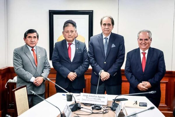 Jorge Zeballos Presidirá Comisión de Comercio Exterior y Turismo