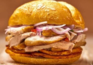 Marraqueta Chilena vs. Pan con Chicharrón en la Final del Mundial de Desayunos de Ibai
