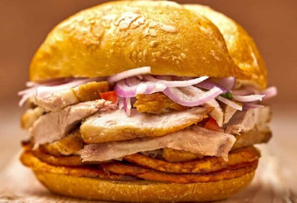 Marraqueta Chilena vs. Pan con Chicharrón en la Final del Mundial de Desayunos de Ibai