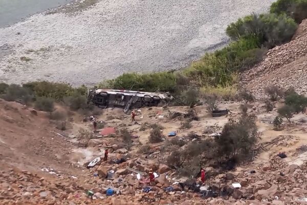 Más de 30 Fallecidos tras Caída de Bus a Abismo en Arequipa