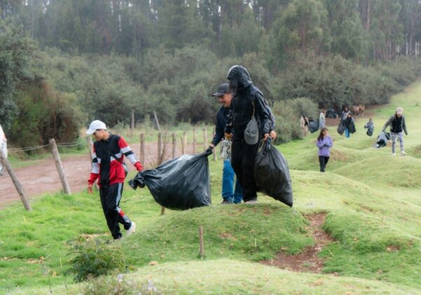 Cusco: Retiran más de una Tonelada de Residuos de Sacsayhuamán