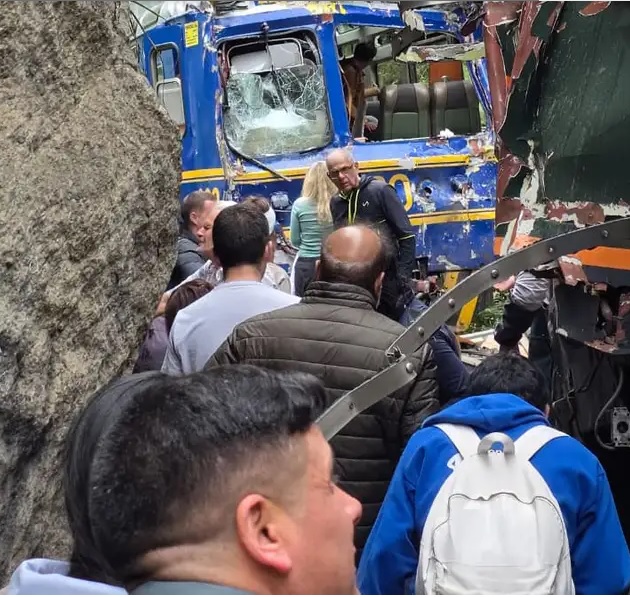 Choque de Trenes en la vía a Machu Picchu Deja un Fallecido y al menos 50 Heridos