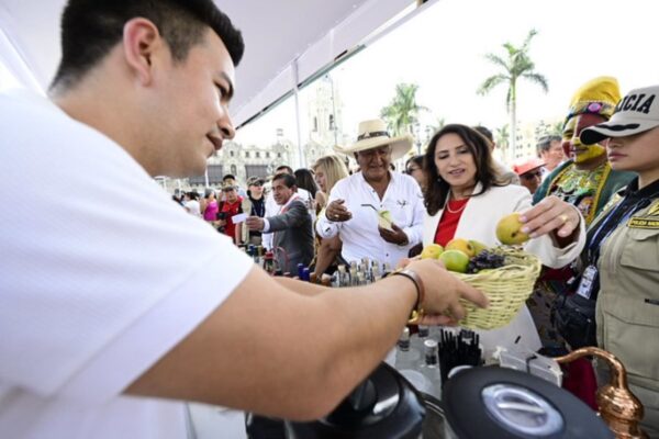 Riqueza Turística de Ica se Expone en Plaza Mayor