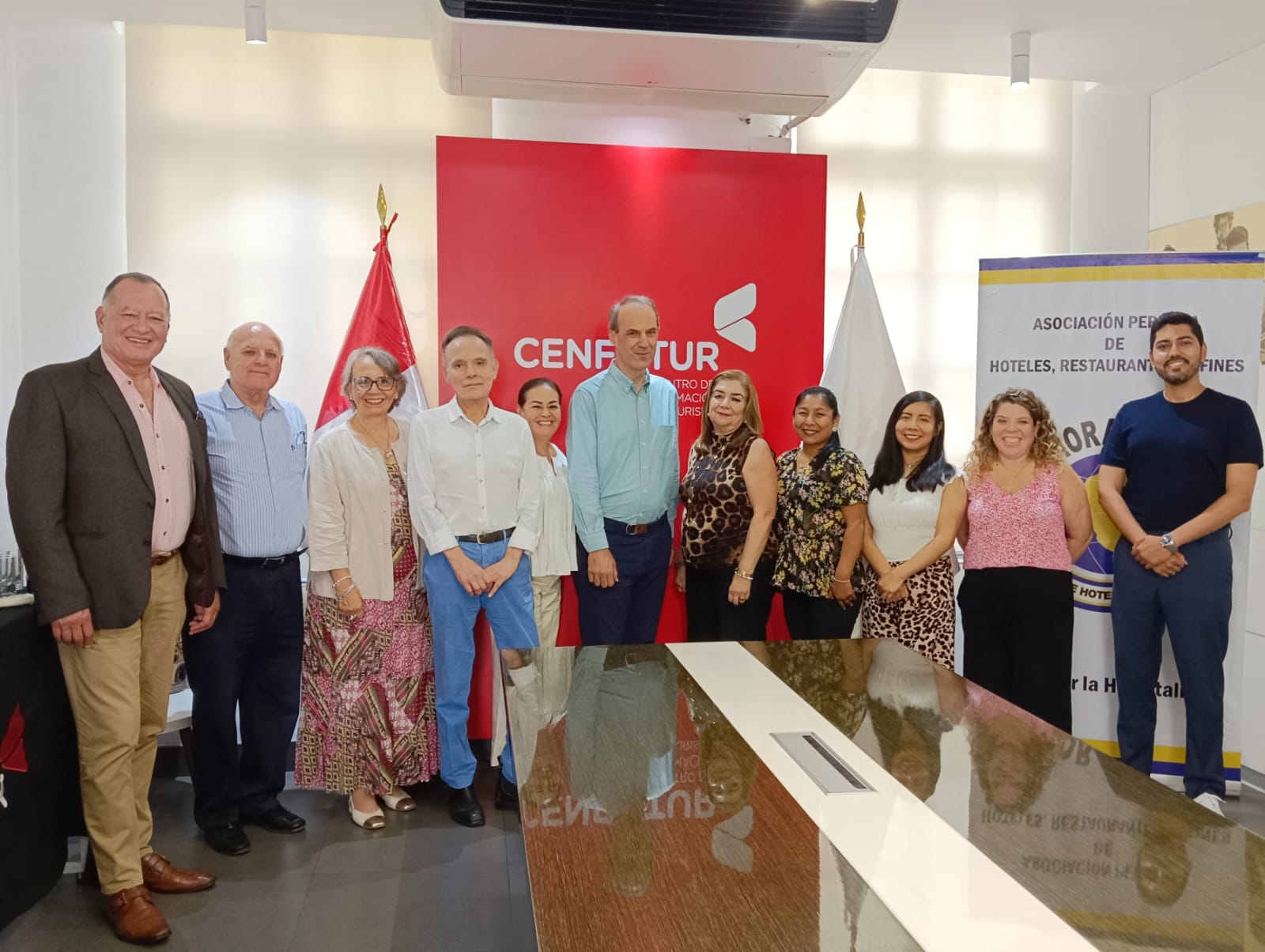 𝗖𝗲𝗻𝗳𝗼𝘁𝘂𝗿 𝘆 𝗔𝗛𝗢𝗥𝗔 𝗣𝗲𝗿𝘂́ 𝘂𝗻𝗲𝗻 𝗲𝘀𝗳𝘂𝗲𝗿𝘇𝗼𝘀 𝗽𝗮𝗿𝗮 𝗳𝗼𝗿𝘁𝗮𝗹𝗲𝗰𝗲𝗿 𝗲𝗹 𝘁𝘂𝗿𝗶𝘀𝗺𝗼 𝗽𝗲𝗿𝘂𝗮𝗻𝗼