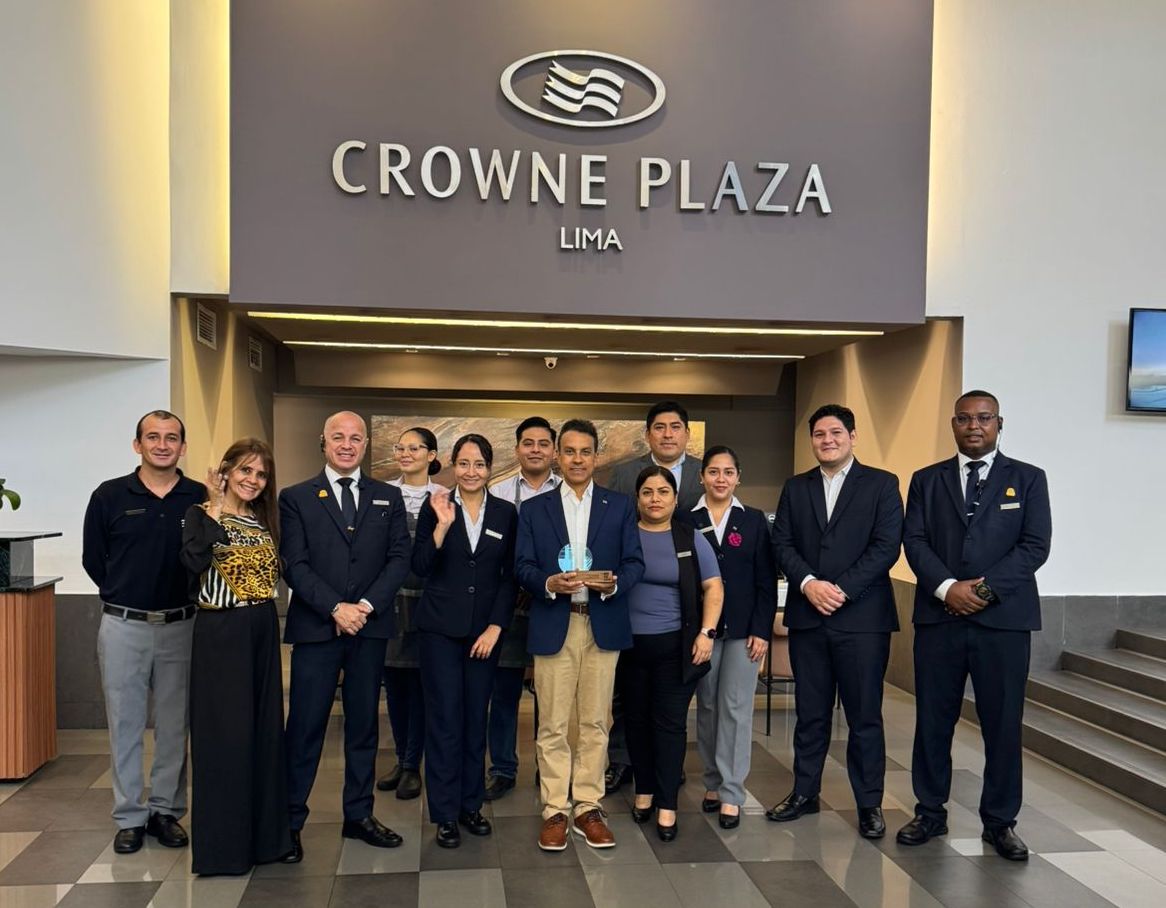 Crowne Plaza Lima recibe reconocimiento de IHG al mejor Gerente General de la región de México, Latinoamérica y el Caribe