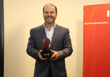 Juan Stoessel recibe el Premio IPAE al Empresario del Año 2025