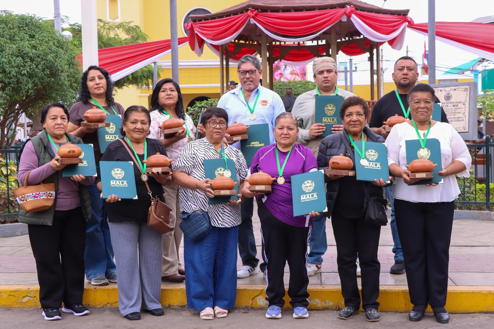 Municipalidad de Mala reconoce a cocineras y cocineros por preservar la tradición gastronómica